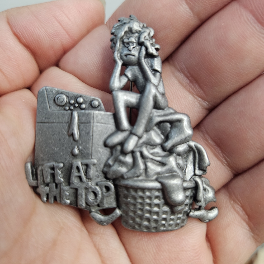 Silver Brooch - Life at the Top Design